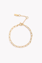 A minimalist gold chain bracelet crafted in fine jewellery style, displayed on a white background to highlight its craftsmanship.