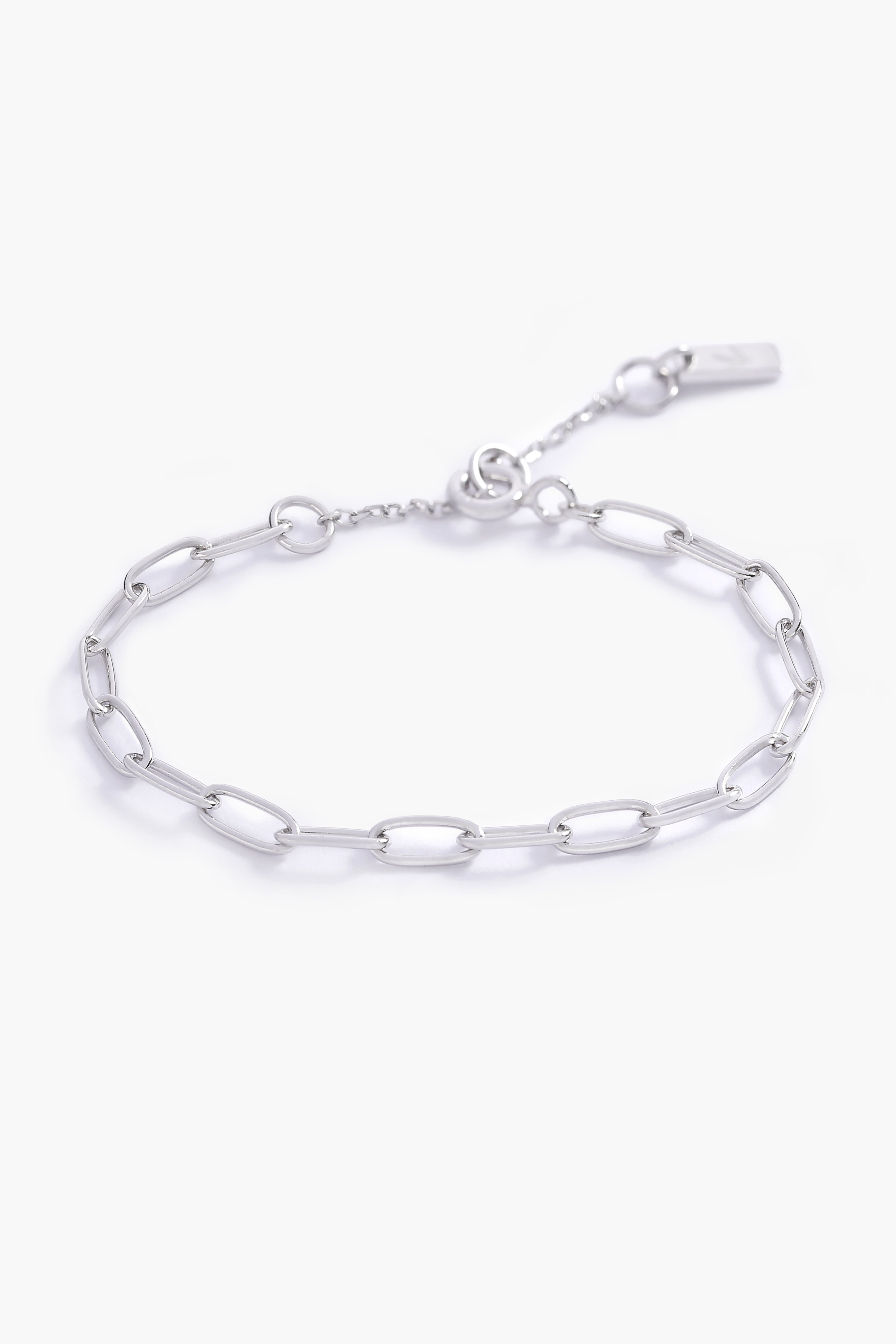 A minimalist silver chain bracelet crafted in fine jewellery style, displayed on a white background to highlight its craftsmanship.
