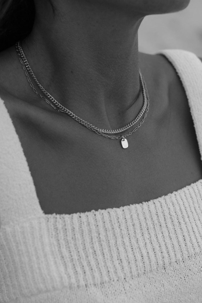 A modern yet timeless piece, the Rectangular Pendant by Bluebird Jewellery features soft, graceful curves and a minimalist design. Personalised with your chosen letter, it adds a touch of refined femininity to any necklace, bracelet, or anklet chain.