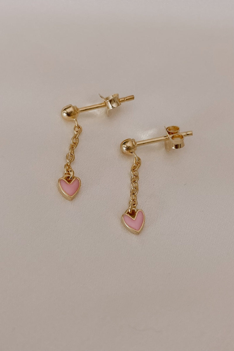 Engraved gold drop earrings with pink heart charm, suitable for everyday wear – close-up of gold drop earrings
