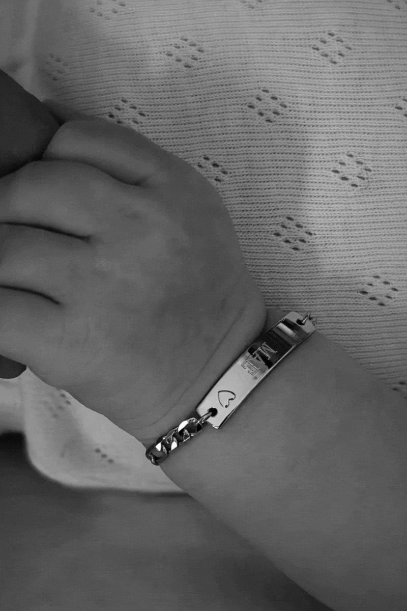 New born baby wearing darling bracelet with engravement 'Mae' by Bluebird Jewellery.