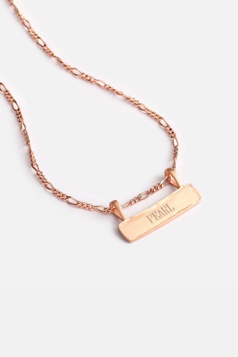 Signature Bar Necklace in rose gold with engraved name. Timeless personalised jewellery gift on a figaro-style chain.