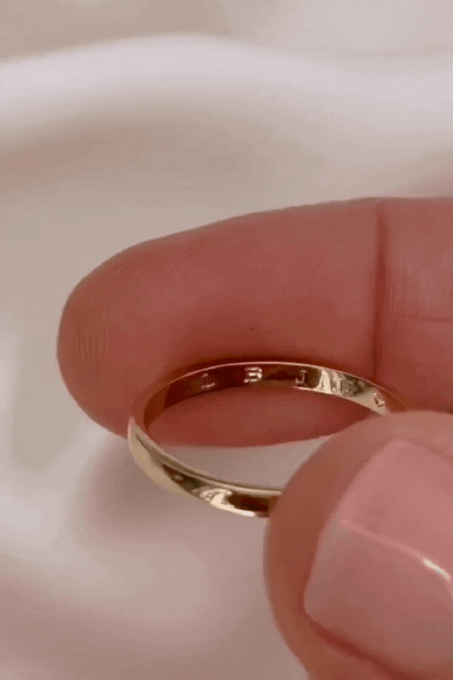 Size 7 signature ring with engraving. 