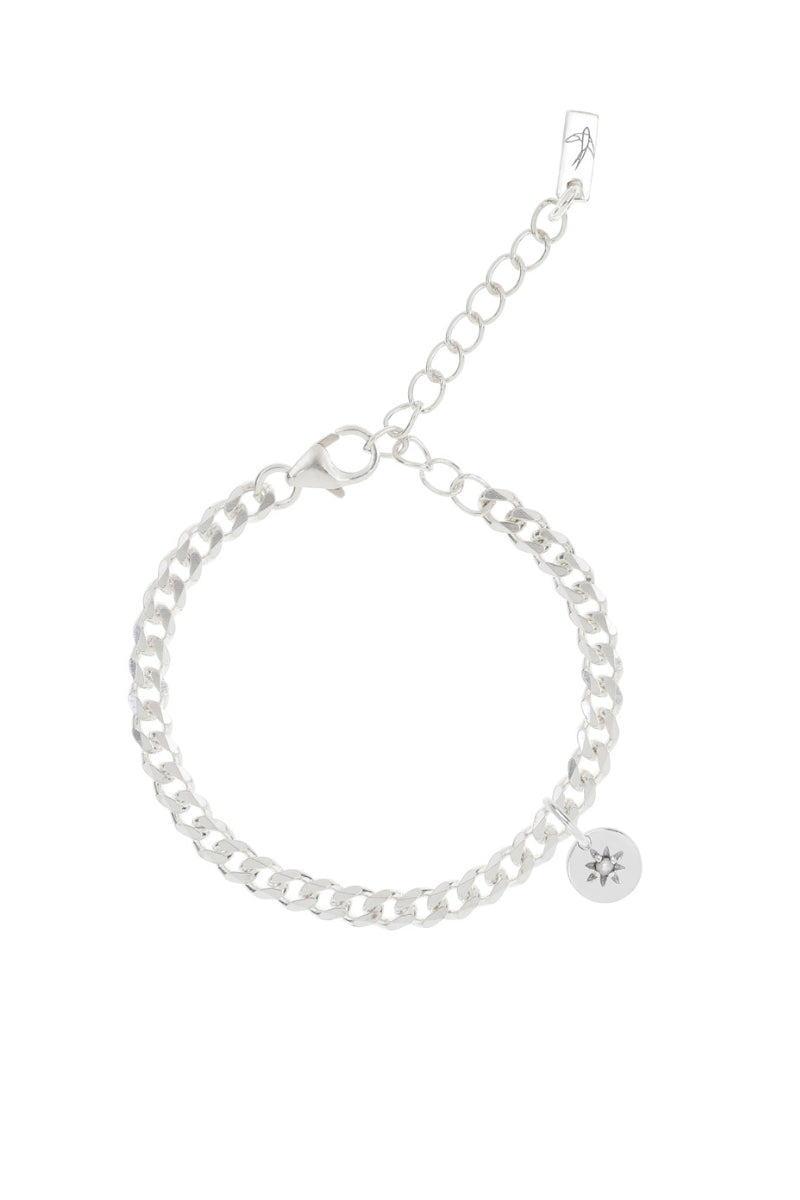 A simple and timeless silver Cuban Link Chain featuring a single vintage pearl pendant, crafted in elegant fine jewellery style